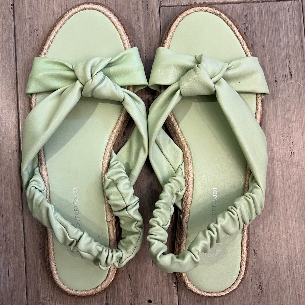 Journee Collection Kiandra sandals size 7